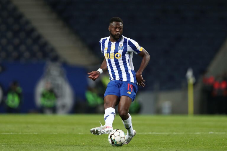 Lyon nega contatos com o Porto por Mbemba