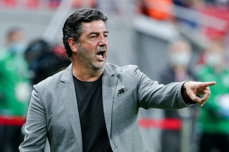 Rui Vitória rejeita favoritismo: ‘A responsabilidade está toda do lado do Benfica’