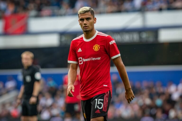 Manchester United aceita emprestar Andreas Pereira ao Flamengo; acerto depende da divisão salarial