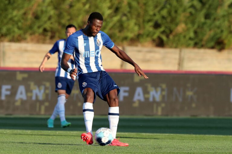 Real Madrid e Lyon demonstram interesse em Mbemba, zagueiro do Porto