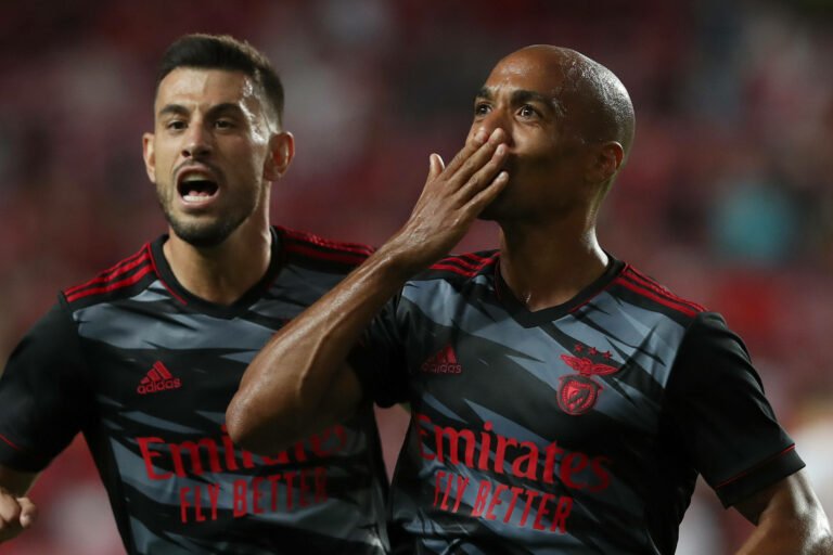 Benfica enfrenta Arouca pelo Campeonato Português