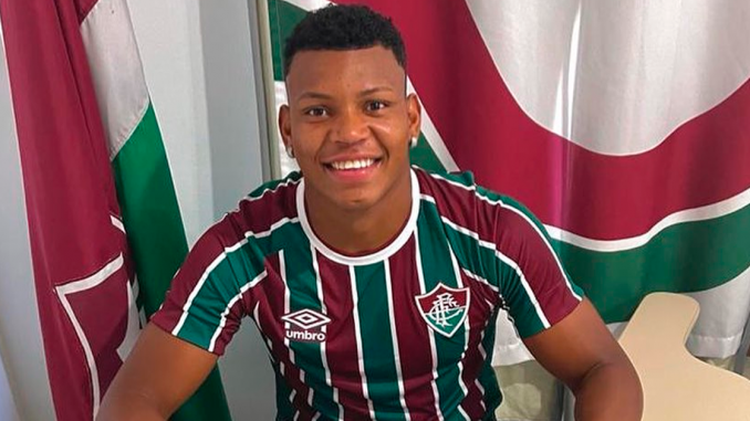 Fluminense contrata atacante que estava no União Almeirim, de Portugal