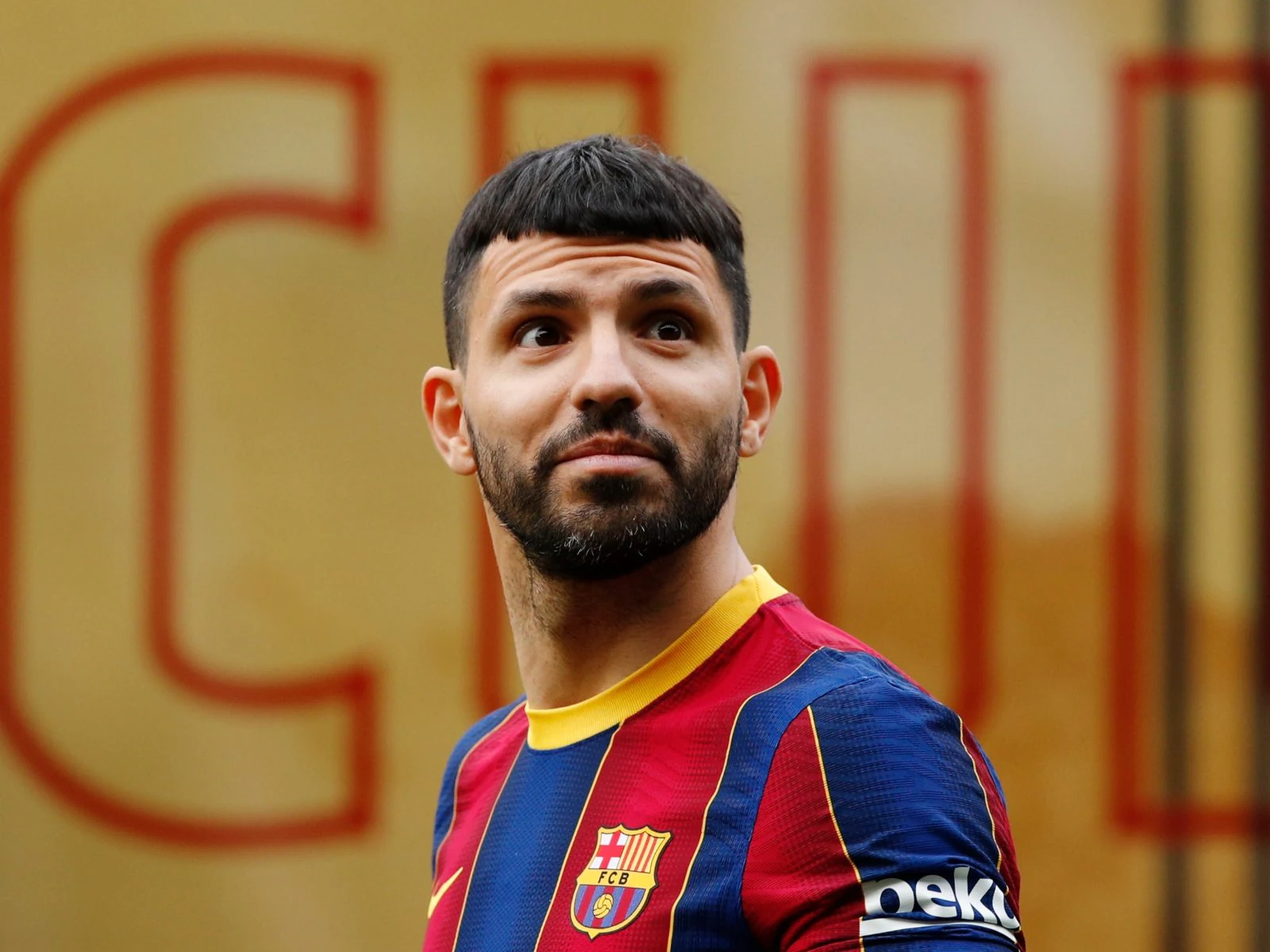 Mesmo sem ter estreado, Aguero sofre lesão e desfalca Barcelona por dois meses