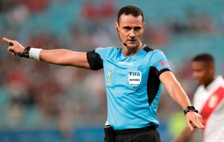 Árbitro colombiano que apitará Choque-Rei tem histórico polêmico com São Paulo