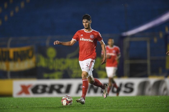 Johnny está sendo negociado pelo Internacional, diz jornalista