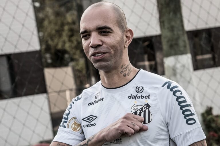 Diego Tardelli é registrado no BID e fica livre para estrear pelo Santos