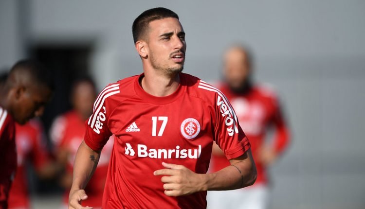 Internacional autoriza Thiago Galhardo a procurar novo clube