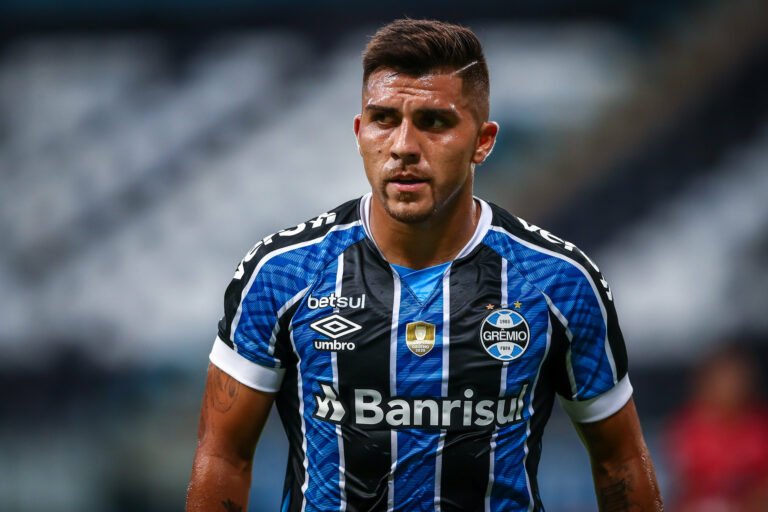 Grêmio negocia venda de César Pinares para clube da Turquia