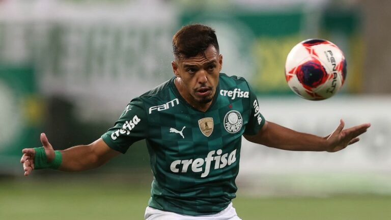 Palmeiras tenta ter Gabriel Menino contra o São Paulo pela Libertadores