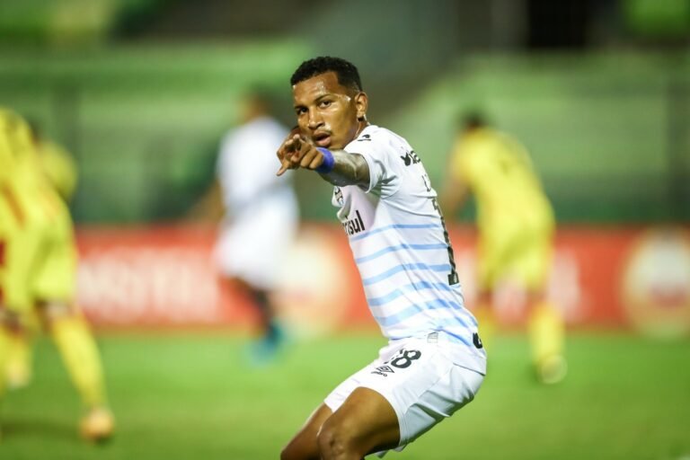 Grêmio acerta venda de Léo Chú ao Seattle Sounders, dos Estados Unidos