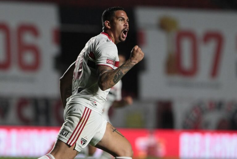 Luciano celebra retorno aos gramados contra o Sport