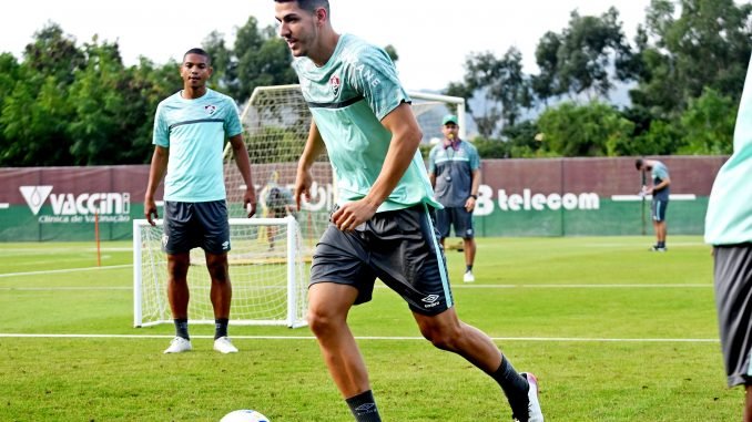 Nino abriu mão de folga e deve jogar contra o Barcelona de Guayaquil, diz repórter