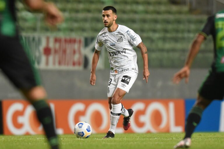 Clássico marca reencontro de Camacho com ex-clube