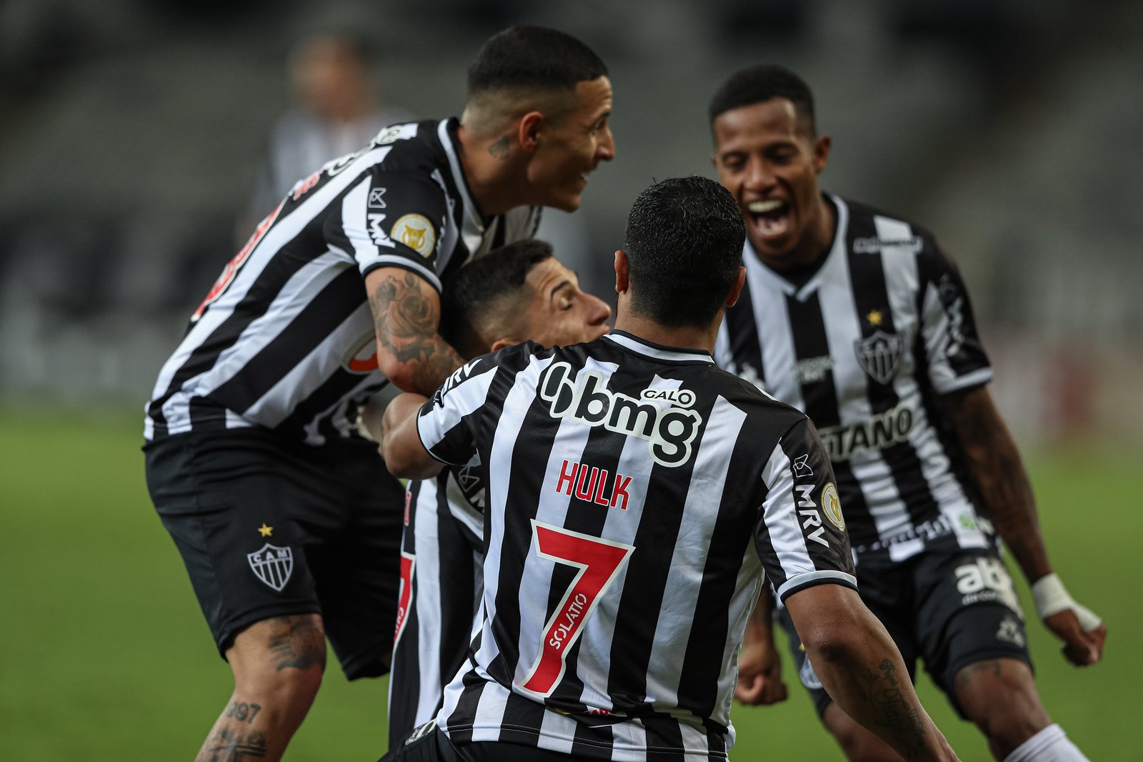 CBF confirma adiamento de Atlético e Grêmio