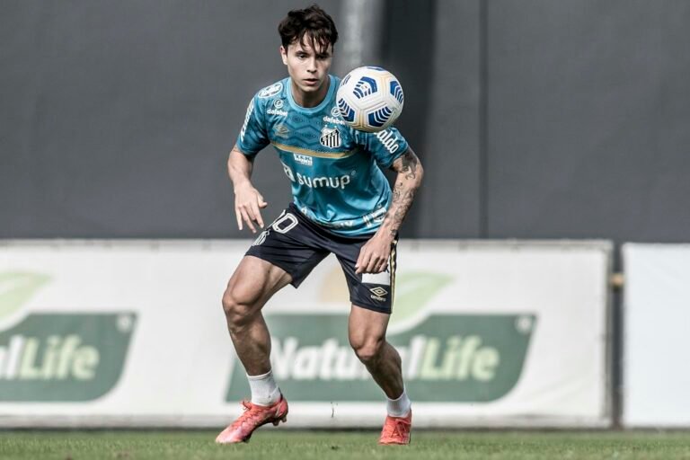 Com vantagem, Diniz deve poupar vários titulares; veja escalação