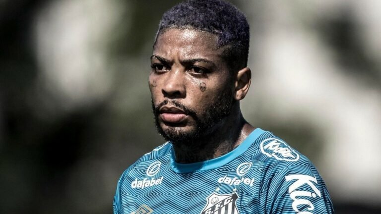 Marinho segue em tratamento e desfalca Santos contra o Athletico