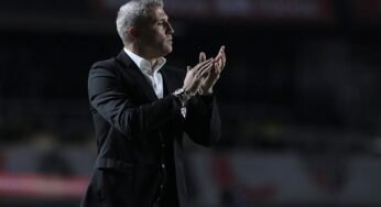 Crespo muda esquema tático para quatro zagueiros, Volpi elogia adaptação do elenco