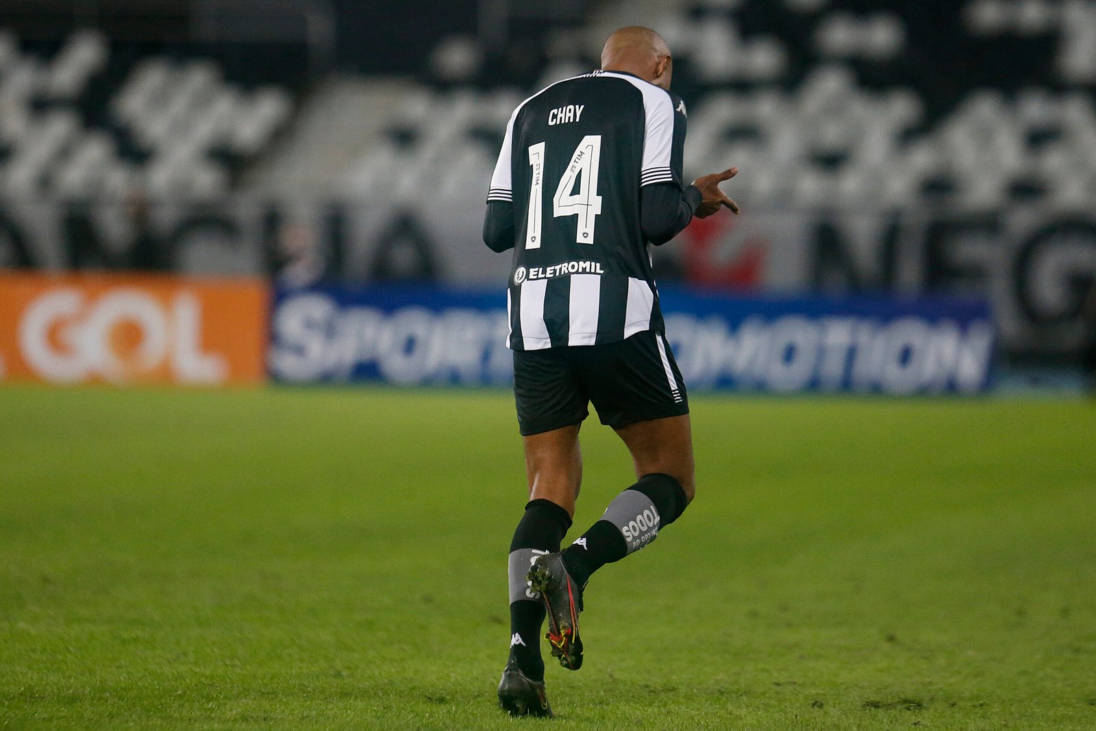 Mercado: Botafogo muito perto de adquirir Chay em definitivo; Freeland não descarta mais reforços