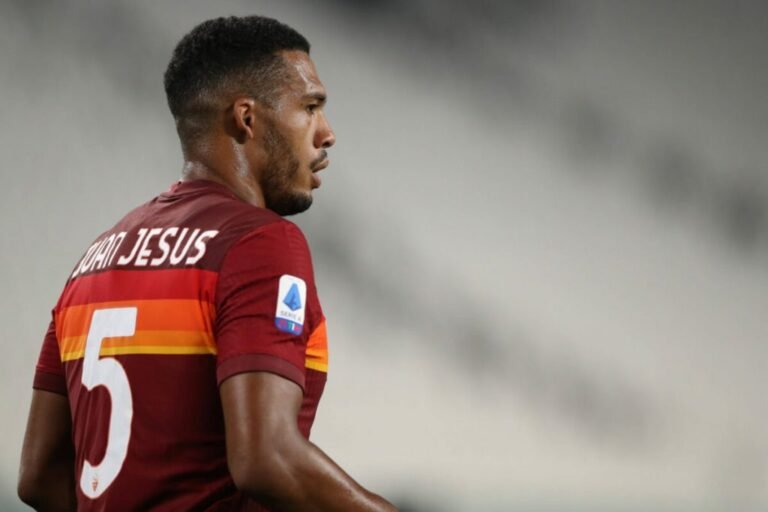 Juan Jesus é anunciado pelo Napoli