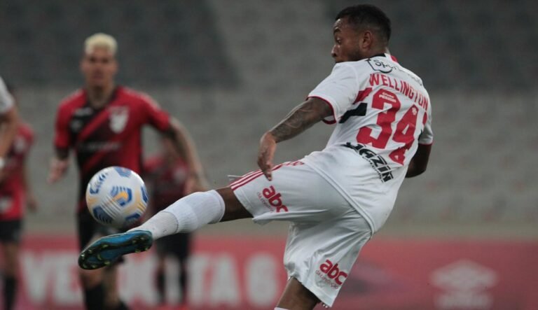 Wellington sente coxa esquerda e preocupa São Paulo