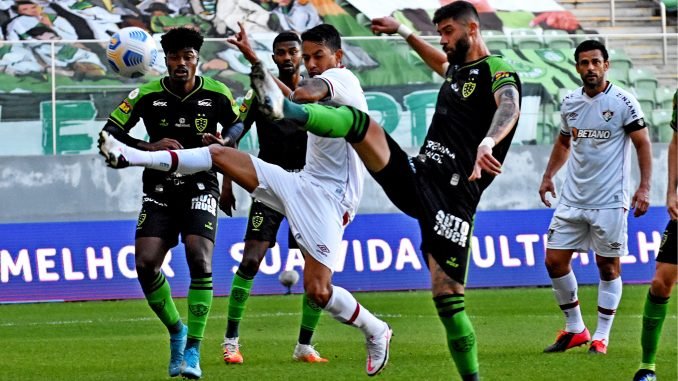 Lucca está fora da próxima partida do Fluminense pelo Brasileirão
