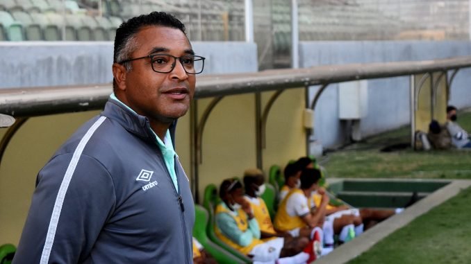 Roger Machado descarta a possibilidade de mudar o esquema de jogo do Fluminense