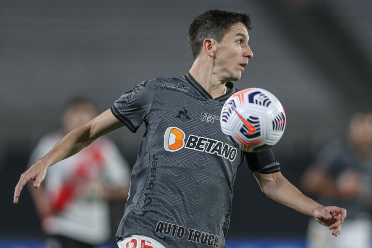 Atlético não consegue anular cartão vermelho e Nacho não jogará contra o River