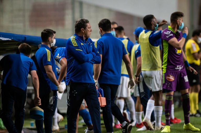 Cinco dos seis gols do Cruzeiro de Luxemburgo saíram do banco de reservas
