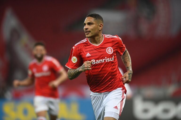 Guerrero celebra gol marcado e comenta sobre protesto da torcida: ‘Eles tinham razão’