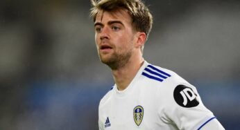 Patrick Bamford renova com o Leeds