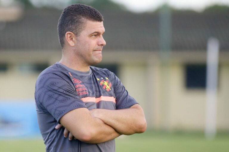 Umberto Louzer deixa o comando do Sport