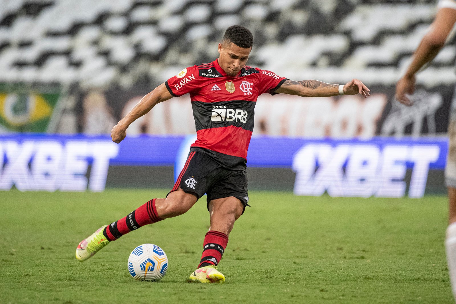 Flamengo recebe proposta de clube dos Emirados Árabes por João Gomes