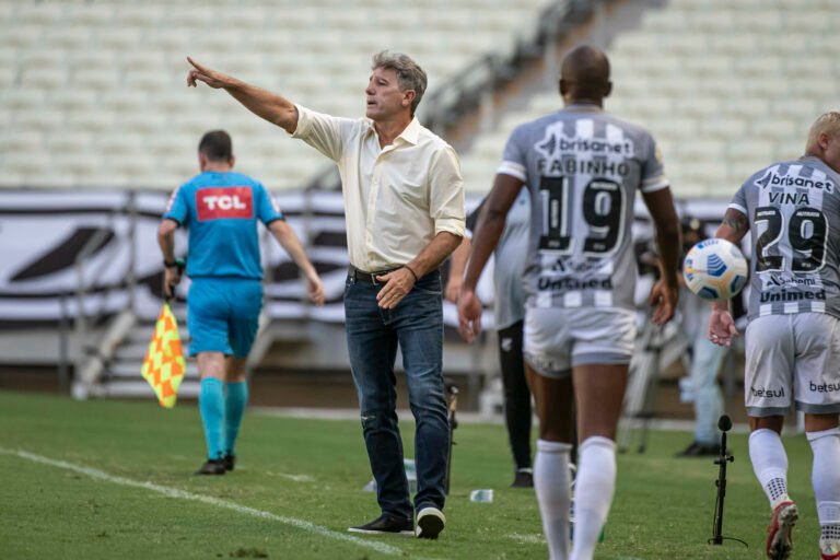 Apesar de empate, Renato elogia atuação do Flamengo: “O grupo correspondeu muito bem”