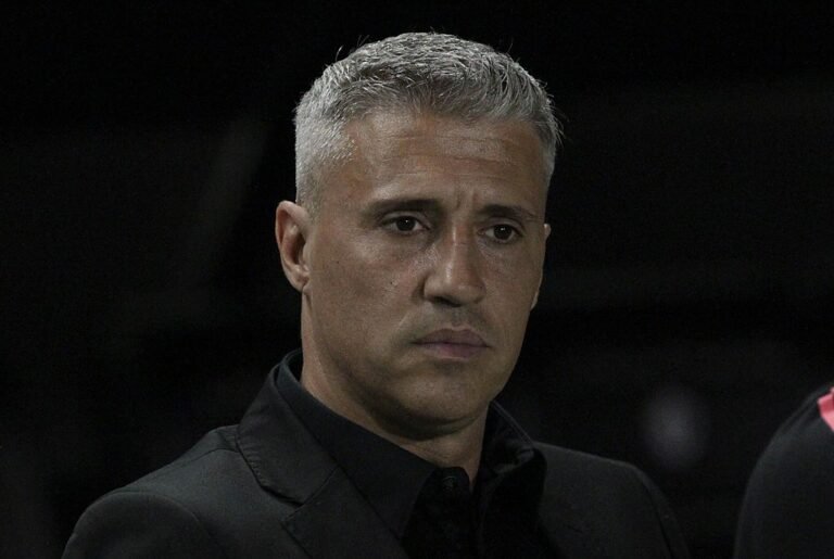 Sem Arboleda, Crespo relaciona 23 jogadores para duelo contra o Fortaleza