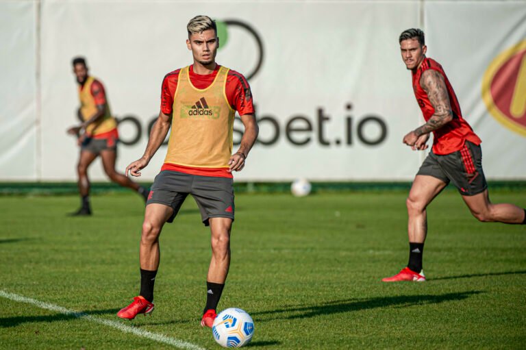 Andreas Pereira participa de coletivo e deve ser relacionado para duelo contra o Grêmio