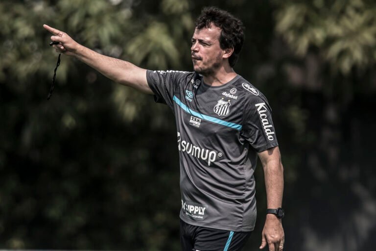 Santos encerra preparação para enfrentar o Athletico; veja a provável escalação