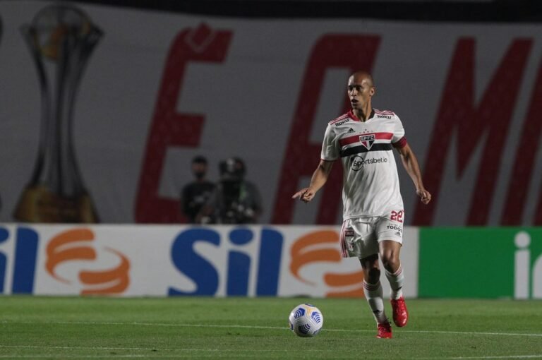 Miranda do São Paulo, é convocado para disputar as Eliminatórias da Copa