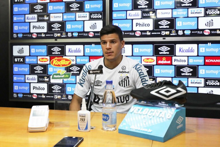 Augusto diz estar se adaptando e fala sobre as expectativas de jogar pelo Santos: “As melhores possíveis”
