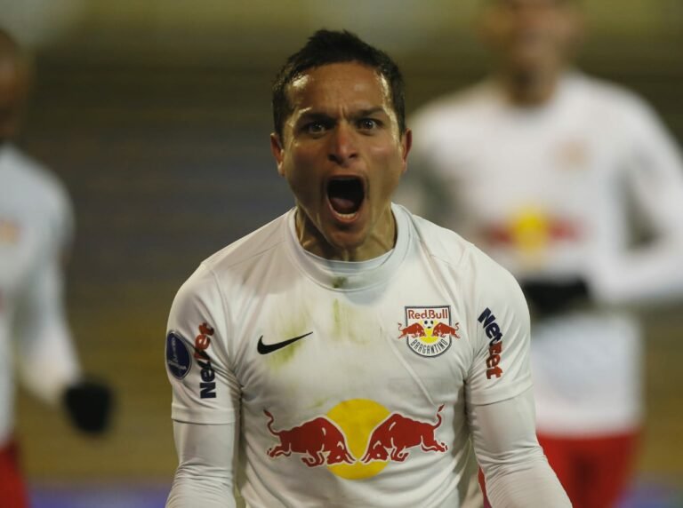 Artur, do Red Bull Bragantino, chega a marca de 200 jogos como profissional