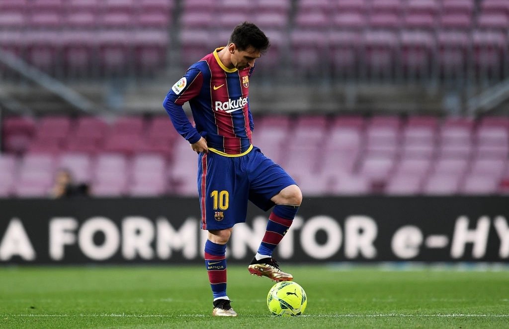 Messi está ‘chocado’ e ‘muito afetado’ com saída do Barcelona
