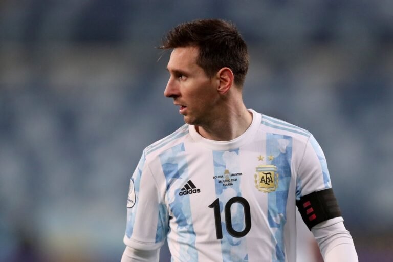 Messi deixa 10 com Neymar e utilizará número 22 no PSG, diz jornalista