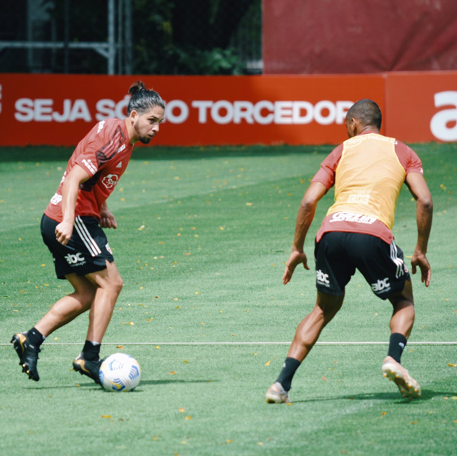 Com período livre para preparação, elenco do São Paulo se reapresenta no CT da Barra Funda