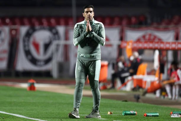 Palmeiras enfrenta Athletico-PR para se recuperar e se aproximar da liderança