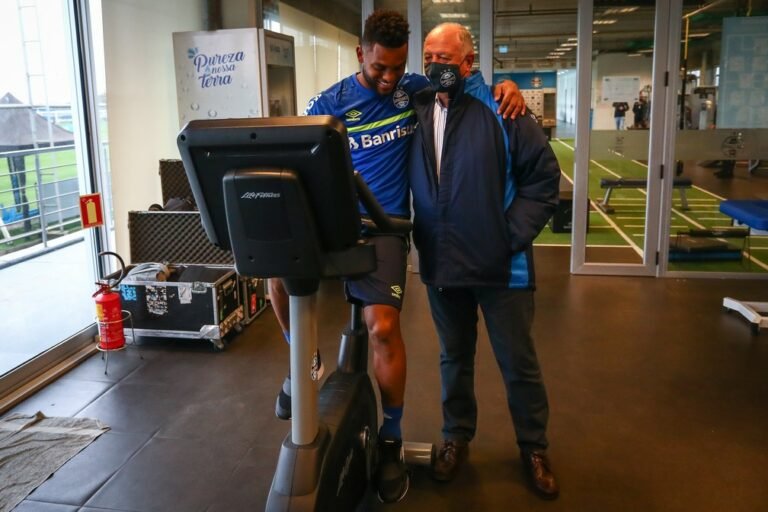 Borja reencontra Felipão sob clima de recomeço para atleta e clube