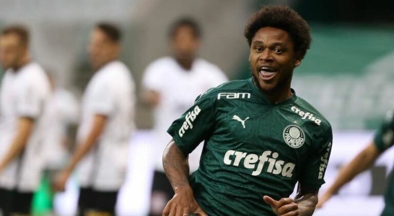 Sem entrar nos últimos jogos, Abel explica situação de Luiz Adriano no Palmeiras