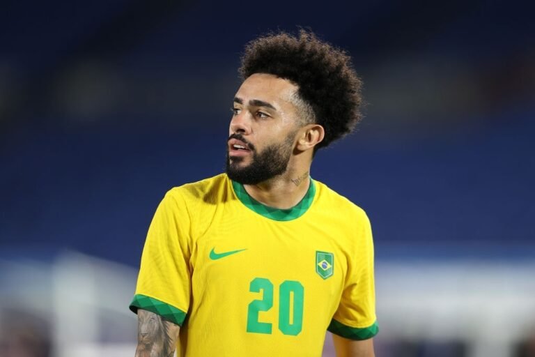 Corinthians vai receber quase R$ 1 milhão com venda de Claudinho ao Zenit