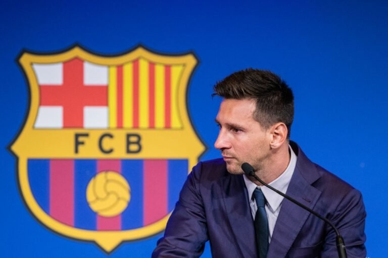 Mesmo jogando de graça, Barcelona não poderia inscrever Messi na La Liga
