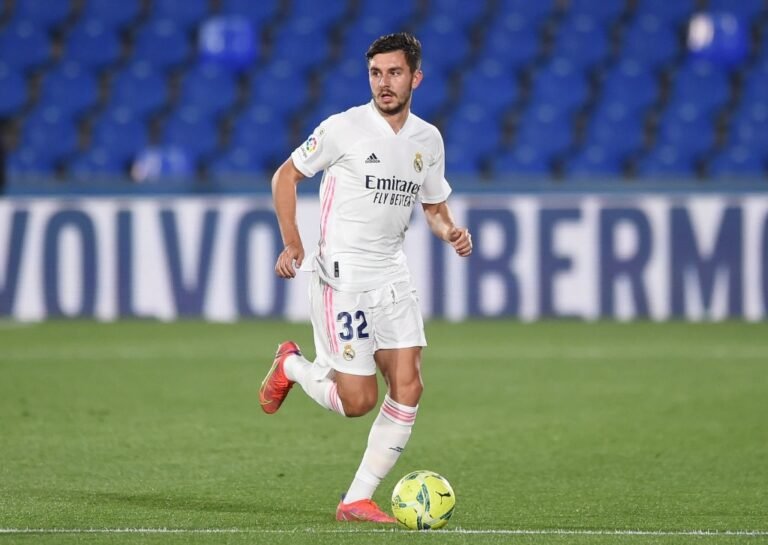Victor Chust sairá por empréstimo para o Cádiz