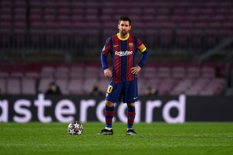Messi aceita proposta do PSG; CEO do Barcelona tentou impedir acerto