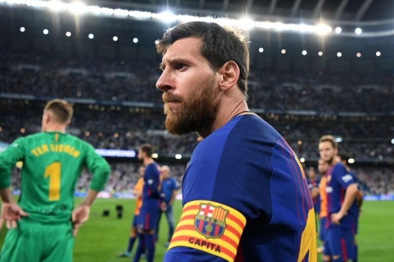 #MessiQuedate: Torcedores do Barcelona fazem apelo por permanência de Messi